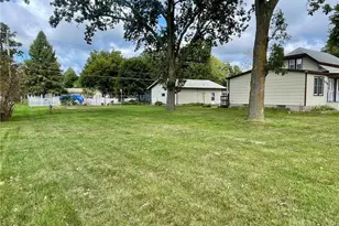 2003 S Broadway St, Menomonie, WI 54751 - Photo 25