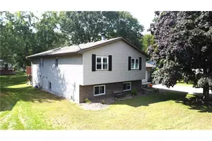 2870 Wayland Ct, Eau Claire, WI 54703 - Photo 3