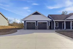 1422 Creekwood Dr, New Richmond, WI 54017 - Photo 11