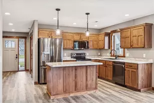 2870 Coventry Cir, River Falls, WI 54022 - Photo 3