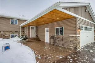 667 Red Maple Ln, Hudson Township, WI 54016 - Photo 3