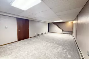 911 Radcliffe Ave, Altoona, WI 54720 - Photo 17