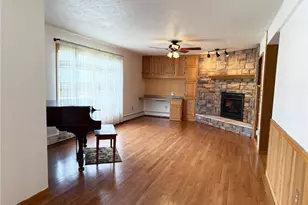 911 Radcliffe Ave, Altoona, WI 54720 - Photo 9