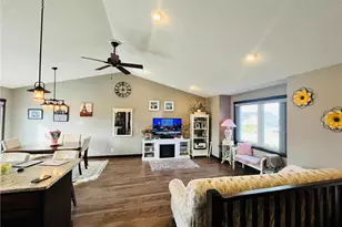 1642 Beaver Way, New Richmond, WI 54017 - Photo 5