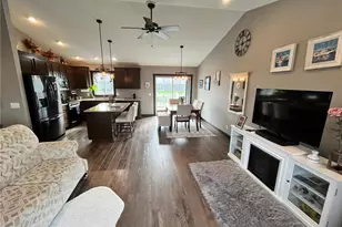 1642 Beaver Way, New Richmond, WI 54017 - Photo 5