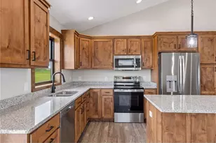 466 Coyote Way, New Richmond, WI 54017 - Photo 13