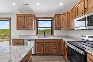 466 Coyote Way, New Richmond, WI 54017 - Photo 17