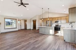 466 Coyote Way, New Richmond, WI 54017 - Photo 7