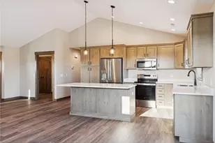 466 Coyote Way, New Richmond, WI 54017 - Photo 5