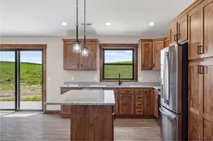 466 Coyote Way, New Richmond, WI 54017 - Photo 9