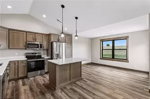 480 Coyote Way, New Richmond, WI 54017 - Photo 3