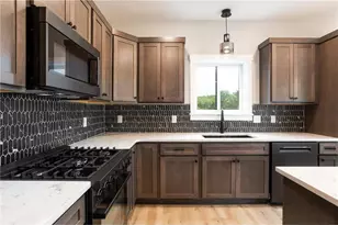 249 Saddle Ridge Ln, Troy Township, WI 54022 - Photo 11