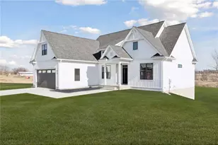 610 Field Point St, Warren Township, WI 54023 - Photo 3
