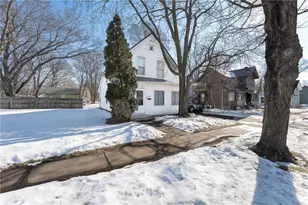 1208 7th St, Menomonie, WI 54751 - Photo 3