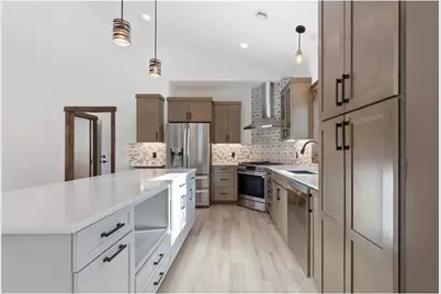 1422 Creekwood Drive, New Richmond, WI 54017 - Photo 5