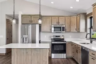 453 Coyote Way, New Richmond, WI 54017 - Photo 3