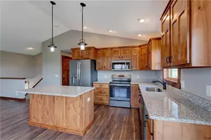 453 Coyote Way, New Richmond, WI 54017 - Photo 9