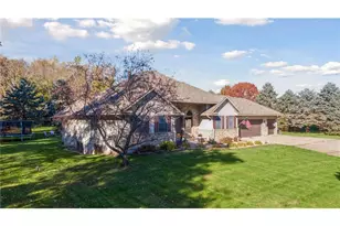 582 Country Oaks Ln, River Falls, WI 54022 - Photo 3