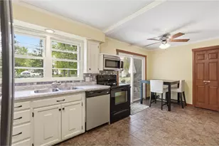 709 Saint Croix St, Hudson, WI 54016 - Photo 7