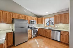 915 Lucille Ct, River Falls, WI 54022 - Photo 5