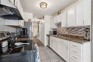 4874 Grenwich Trail, Oakdale, MN 55128 - Photo 15