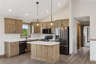 521 Summit Cir, Baldwin, WI 54002 - Photo 3