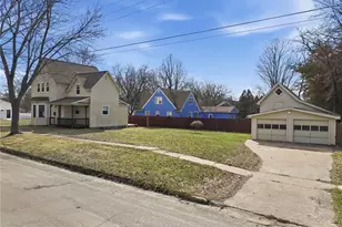 921 11th St, Menomonie, WI 54751 - Photo 1