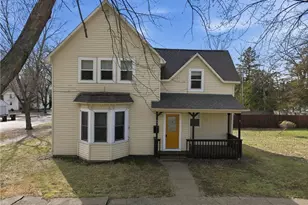 921 11th St, Menomonie, WI 54751 - Photo 3