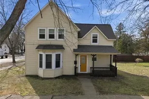 921 11th St, Menomonie, WI 54751 - Photo 3