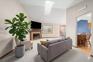 995 Heritage Ct, Saint Paul, MN 55127 - Photo 5