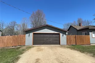 1819 9th St, Menomonie, WI 54751 - Photo 3