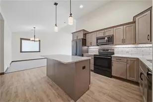 4911 Field Crest Ln, Eau Claire, WI 54701 - Photo 3