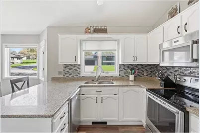 269 E Sunset Lane, Ellsworth, WI 54011 - Photo 9