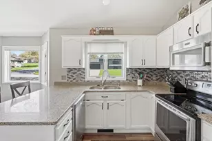 269 E Sunset Ln, Ellsworth, WI 54011 - Photo 9