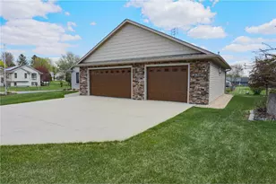 298 Kusilek St, River Falls, WI 54022 - Photo 7