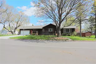 804 Valley View Dr, River Falls, WI 54022 - Photo 3