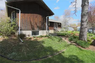 804 Valley View Dr, River Falls, WI 54022 - Photo 9
