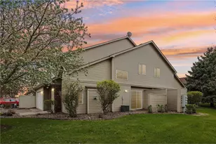 2357 Oakridge Cir, Hudson, WI 54016 - Photo 3