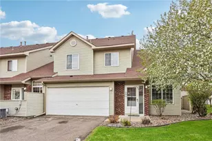 2357 Oakridge Cir, Hudson, WI 54016 - Photo 5