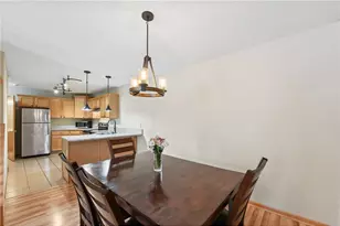2335 Oakridge Cir, Hudson, WI 54016 - Photo 9