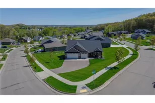 2739 Highclere Dr, Eau Claire, WI 54703 - Photo 3