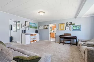 202 Hamilton Dr, River Falls, WI 54022 - Photo 5