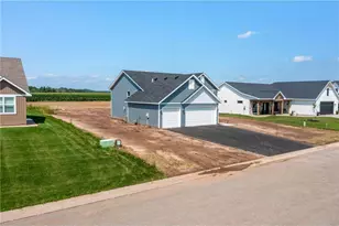106 Maple Ct, Cannon Falls, MN 55009 - Photo 3