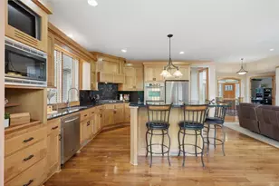 293 St Andrews Dr, Troy Township, WI 54016 - Photo 9