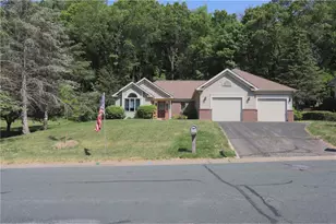 1825 Golf View Dr, River Falls, WI 54022 - Photo 3