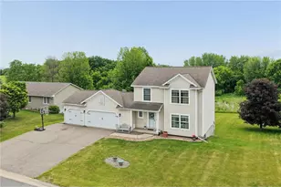 137 Kruger Ln, Ellsworth, WI 54011 - Photo 3