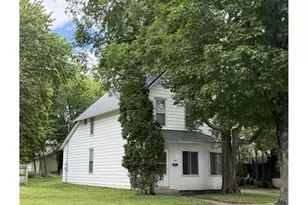 1208 7th St, Menomonie, WI 54751 - Photo 3