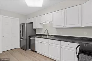7654 Dunmore Rd, Woodbury, MN 55125 - Photo 11