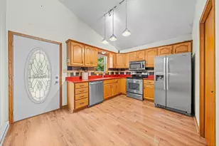1041 River Dr, River Falls, WI 54022 - Photo 9