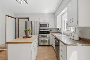 9331 Cedar Forest Rd, Eden Prairie, MN 55347 - Photo 19